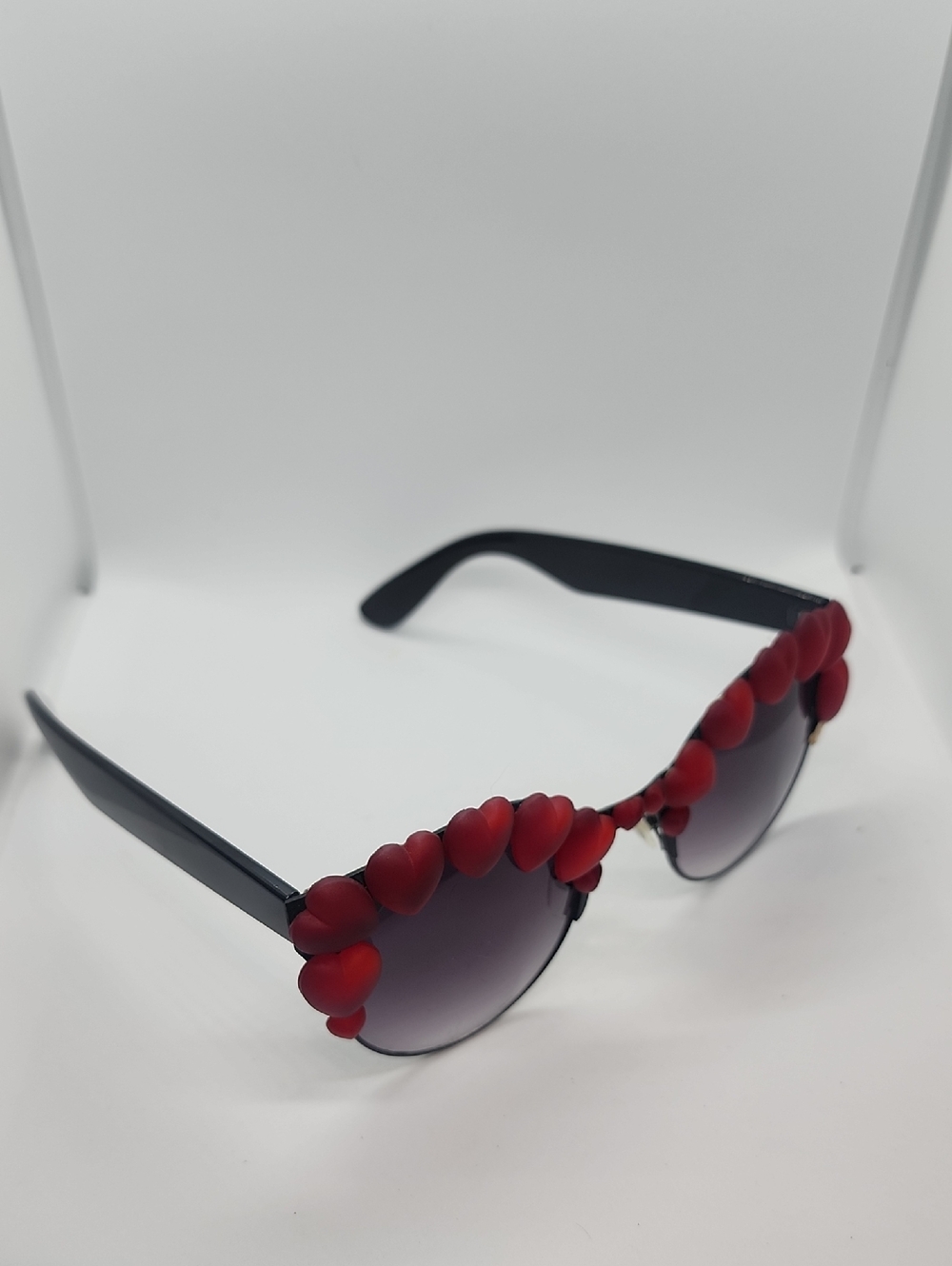 GASOLINE GLAMOUR RED HEART OF GLASS COCO ROUND SUNGLASSES - Picture 2 of 4